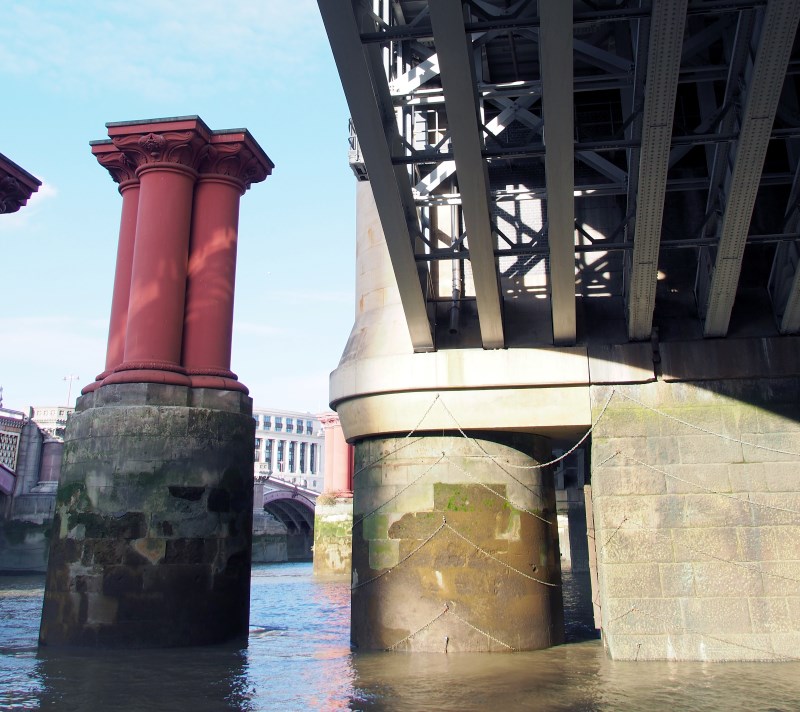 Blackfriars rail bridge widened